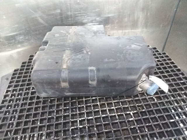 Liebherr Urea Container - Kipufogórendszer: 1 kép. Liebherr Urea Container - Kipufogórendszer: 1 kép.