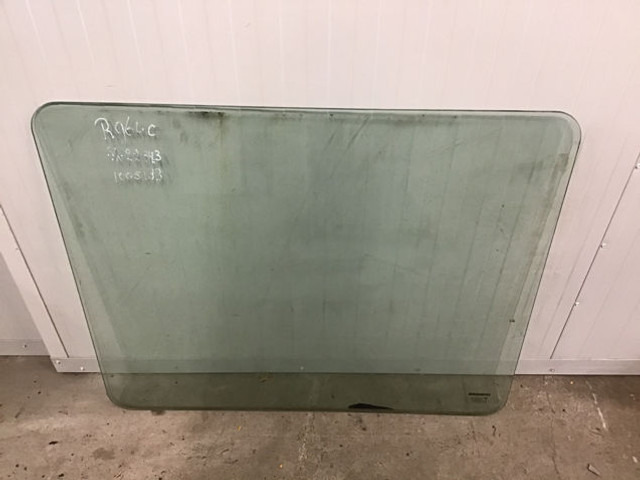 Liebherr Window Glass - Ablak és alkatrészek: 2 kép. Liebherr Window Glass - Ablak és alkatrészek: 2 kép.