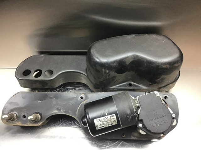 Liebherr Wiper Motor - Ablaktörlő: 3 kép. Liebherr Wiper Motor - Ablaktörlő: 3 kép.