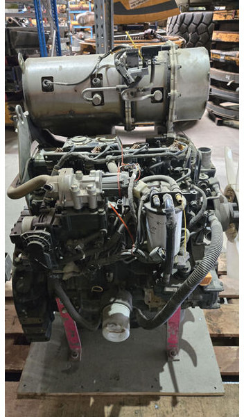 Yanmar 4TNV98C-SJLW5 - Motor: 1 kép. Yanmar 4TNV98C-SJLW5 - Motor: 1 kép.