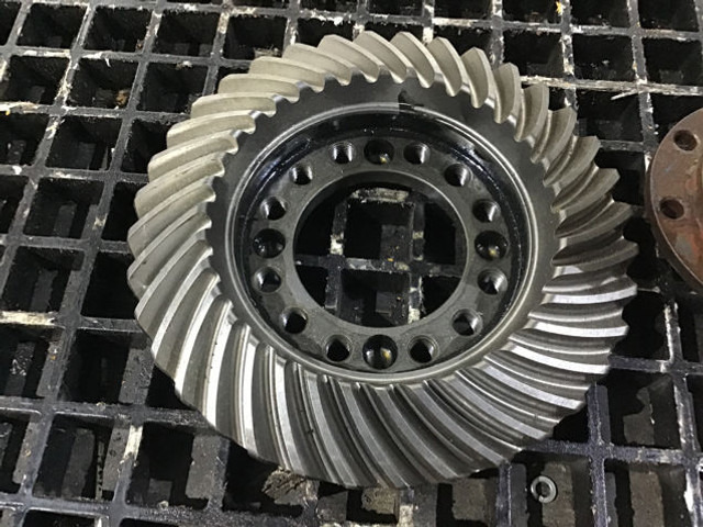ZF Differential - Differenciálmű: 2 kép. ZF Differential - Differenciálmű: 2 kép.