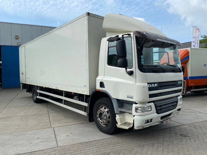 DAF CF 65.250 Closed Box / Euro 5 / Dhollandia - Dobozos felépítményű teherautó: 3 kép. DAF CF 65.250 Closed Box / Euro 5 / Dhollandia - Dobozos felépítményű teherautó: 3 kép.