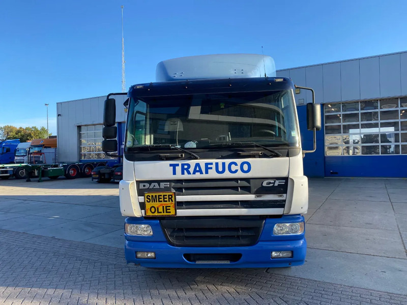 DAF CF 75.310 / Manual / 16000 LT / 5 Compartments / ADR / Euro 3 - Tartályos teherautó: 2 kép. DAF CF 75.310 / Manual / 16000 LT / 5 Compartments / ADR / Euro 3 - Tartályos teherautó: 2 kép.