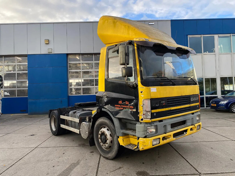 DAF CF 75.240 SC / Manual / Euro 1 - Nyergesvontató: 3 kép. DAF CF 75.240 SC / Manual / Euro 1 - Nyergesvontató: 3 kép.