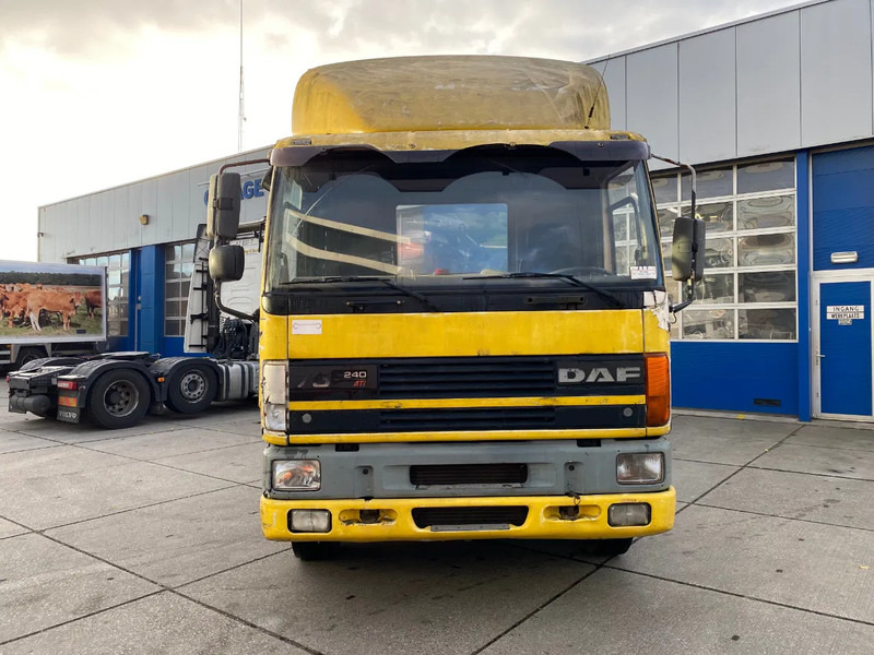 DAF CF 75.240 SC / Manual / Euro 1 - Nyergesvontató: 2 kép. DAF CF 75.240 SC / Manual / Euro 1 - Nyergesvontató: 2 kép.