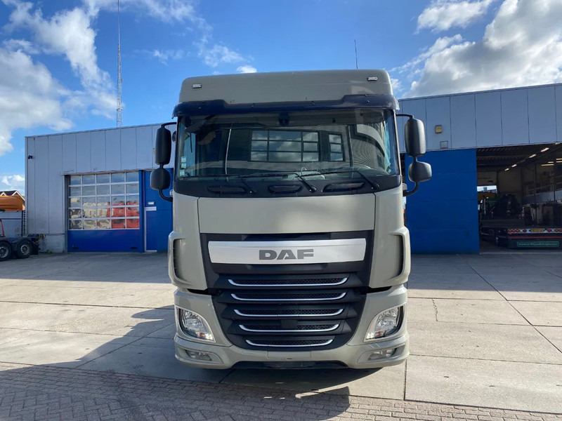 DAF XF 106.440 SC / Hydraulic - Nyergesvontató: 2 kép. DAF XF 106.440 SC / Hydraulic - Nyergesvontató: 2 kép.