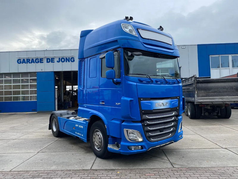 DAF XF 106.480 SSC / Full spoilers / Retarder / Stand Airco / Hydraulic - Nyergesvontató: 3 kép. DAF XF 106.480 SSC / Full spoilers / Retarder / Stand Airco / Hydraulic - Nyergesvontató: 3 kép.