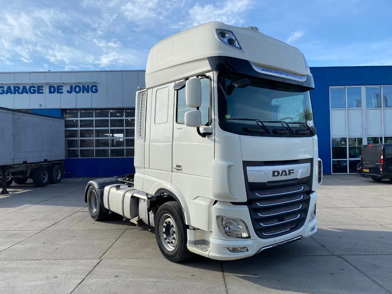 DAF XF 106.480 SSC / Retarder / 2x Tank / Stand Airco - Nyergesvontató: 3 kép. DAF XF 106.480 SSC / Retarder / 2x Tank / Stand Airco - Nyergesvontató: 3 kép.