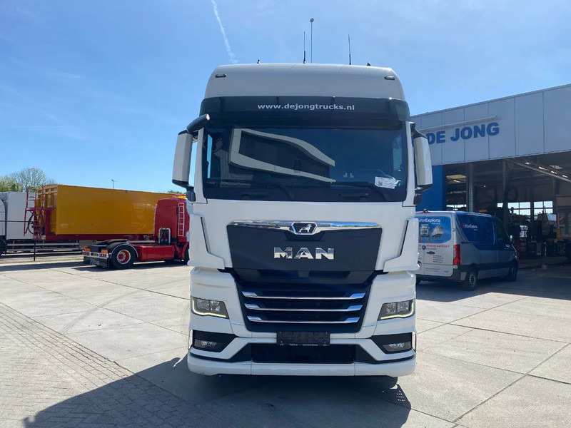 MAN TGX 18.510 / Intarder / 2x Tank - Nyergesvontató: 2 kép. MAN TGX 18.510 / Intarder / 2x Tank - Nyergesvontató: 2 kép.