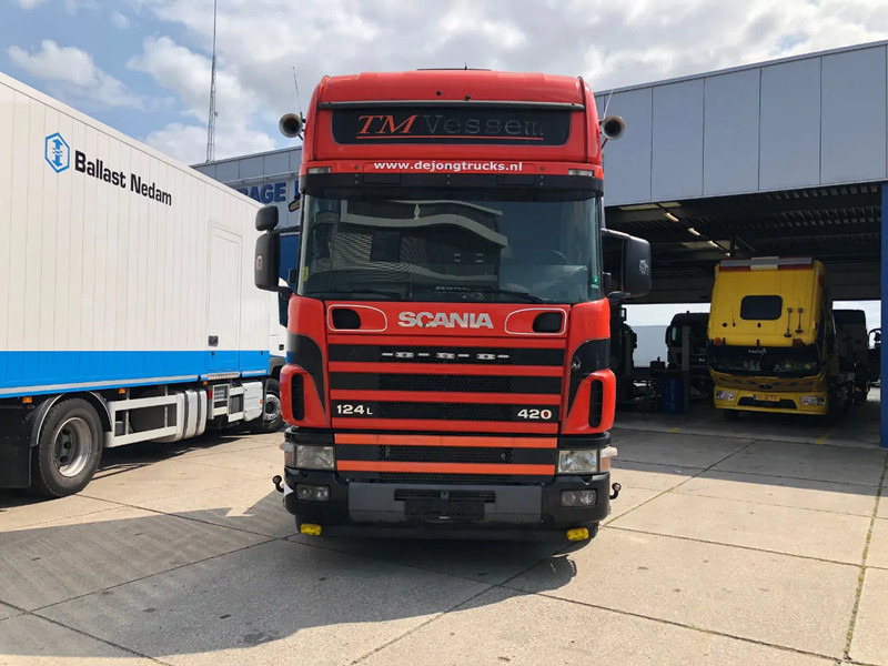 Scania R124-420 / Semi-Automatic / Euro 3 - Nyergesvontató: 2 kép. Scania R124-420 / Semi-Automatic / Euro 3 - Nyergesvontató: 2 kép.