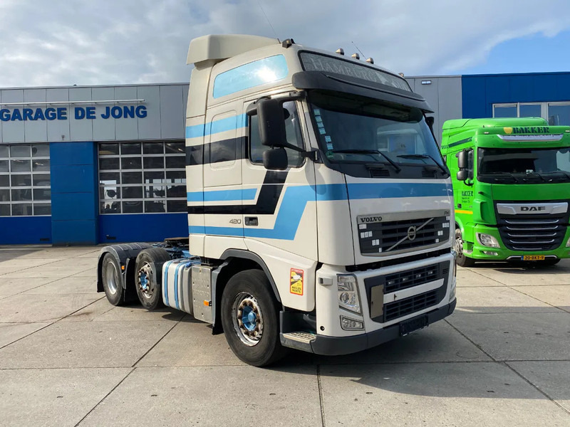 Volvo FH 12.420 6X2 / Steering Axle / 2x Tank / Euro 5 - Nyergesvontató: 3 kép. Volvo FH 12.420 6X2 / Steering Axle / 2x Tank / Euro 5 - Nyergesvontató: 3 kép.