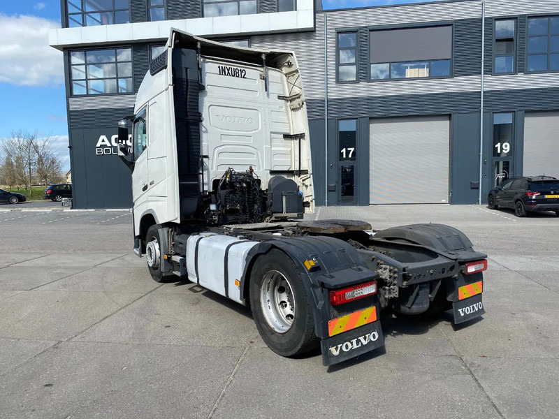 Volvo FH 13.460 Globetrotter / 2x Tank / 394.865 Km / Euro 6 - Nyergesvontató: 4 kép. Volvo FH 13.460 Globetrotter / 2x Tank / 394.865 Km / Euro 6 - Nyergesvontató: 4 kép.