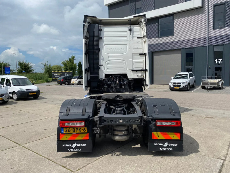 Volvo FH 13.460 Globetrotter / I-save - Nyergesvontató: 5 kép. Volvo FH 13.460 Globetrotter / I-save - Nyergesvontató: 5 kép.