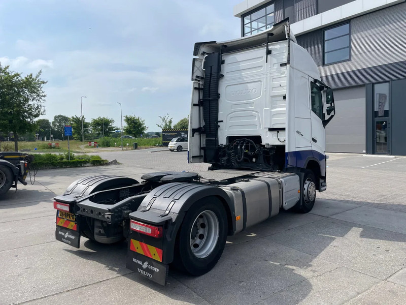 Volvo FH 13.460 Globetrotter / I-save - Nyergesvontató: 4 kép. Volvo FH 13.460 Globetrotter / I-save - Nyergesvontató: 4 kép.