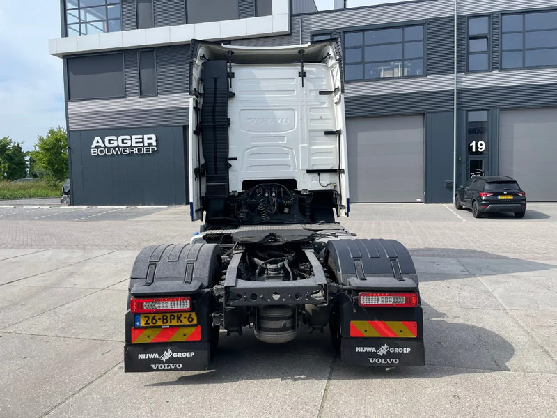Volvo FH 13.460 Globetrotter / I-save - Nyergesvontató: 5 kép. Volvo FH 13.460 Globetrotter / I-save - Nyergesvontató: 5 kép.