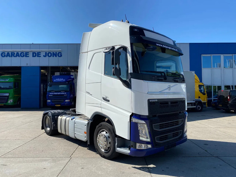 Volvo FH 13.500 Globetrotter XL / I-Park Cool / 2x Tank / Euro 6D - Nyergesvontató: 3 kép. Volvo FH 13.500 Globetrotter XL / I-Park Cool / 2x Tank / Euro 6D - Nyergesvontató: 3 kép.