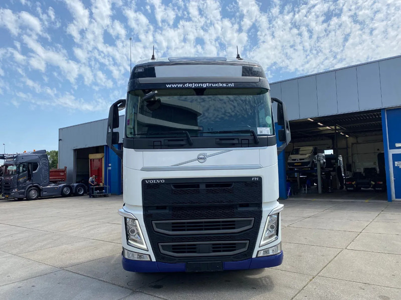 Volvo FH 13.500 Globetrotter XL / I-parkCool / Alcoa / 2x Tank - Nyergesvontató: 2 kép. Volvo FH 13.500 Globetrotter XL / I-parkCool / Alcoa / 2x Tank - Nyergesvontató: 2 kép.