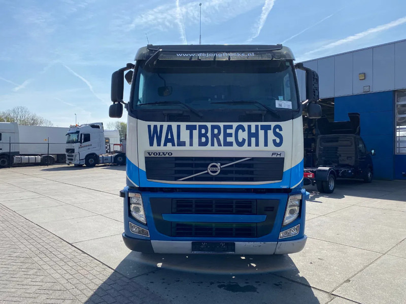 Volvo FH 460 / Euro 5 / 2x Tank / Automatic - Nyergesvontató: 2 kép. Volvo FH 460 / Euro 5 / 2x Tank / Automatic - Nyergesvontató: 2 kép.