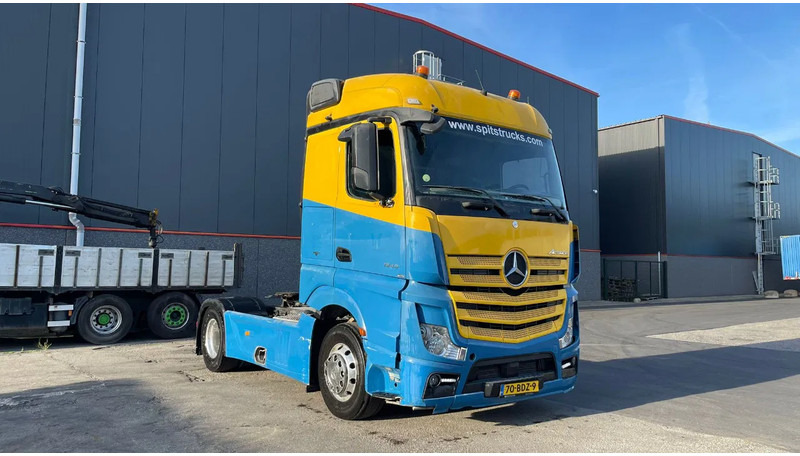 Mercedes-Benz Actros 1843 Koelkast - Nyergesvontató: 3 kép. Mercedes-Benz Actros 1843 Koelkast - Nyergesvontató: 3 kép.