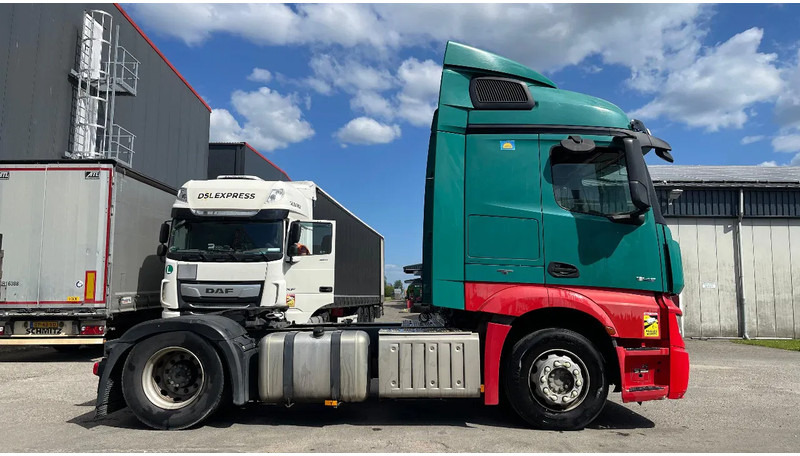 Mercedes-Benz Actros 1845 RETARDER - Nyergesvontató: 4 kép. Mercedes-Benz Actros 1845 RETARDER - Nyergesvontató: 4 kép.