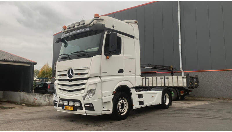 Mercedes-Benz Actros 1942 Dakspoiler + Koelkast - Nyergesvontató: 1 kép. Mercedes-Benz Actros 1942 Dakspoiler + Koelkast - Nyergesvontató: 1 kép.