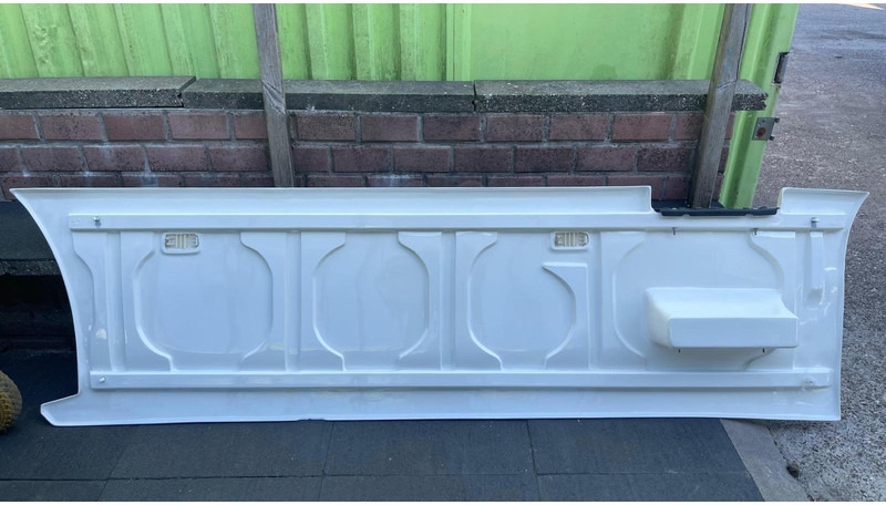 Scania Side Skirt Scania zijskirts - Légterelő - Teherautó: 3 kép. Scania Side Skirt Scania zijskirts - Légterelő - Teherautó: 3 kép.