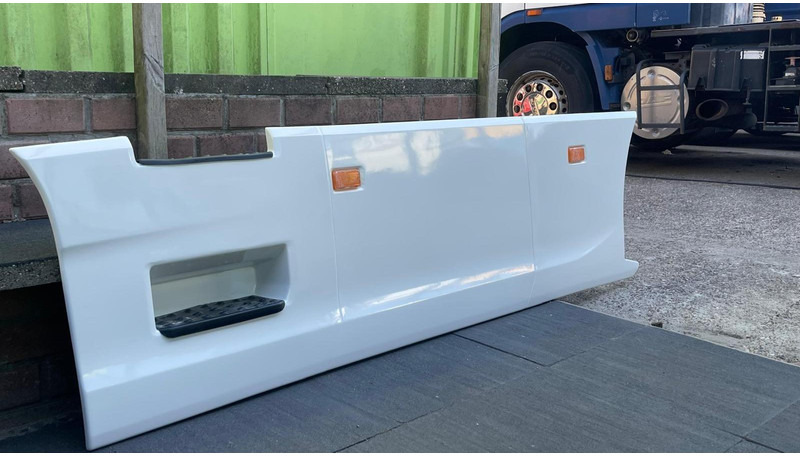 Scania Side Skirt Scania zijskirts - Légterelő - Teherautó: 2 kép. Scania Side Skirt Scania zijskirts - Légterelő - Teherautó: 2 kép.