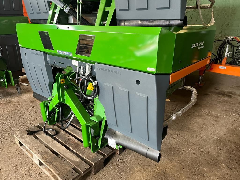 Amazone ZA-TS 2000 Hydro - Műtrágyaszóró: 2 kép. Amazone ZA-TS 2000 Hydro - Műtrágyaszóró: 2 kép.