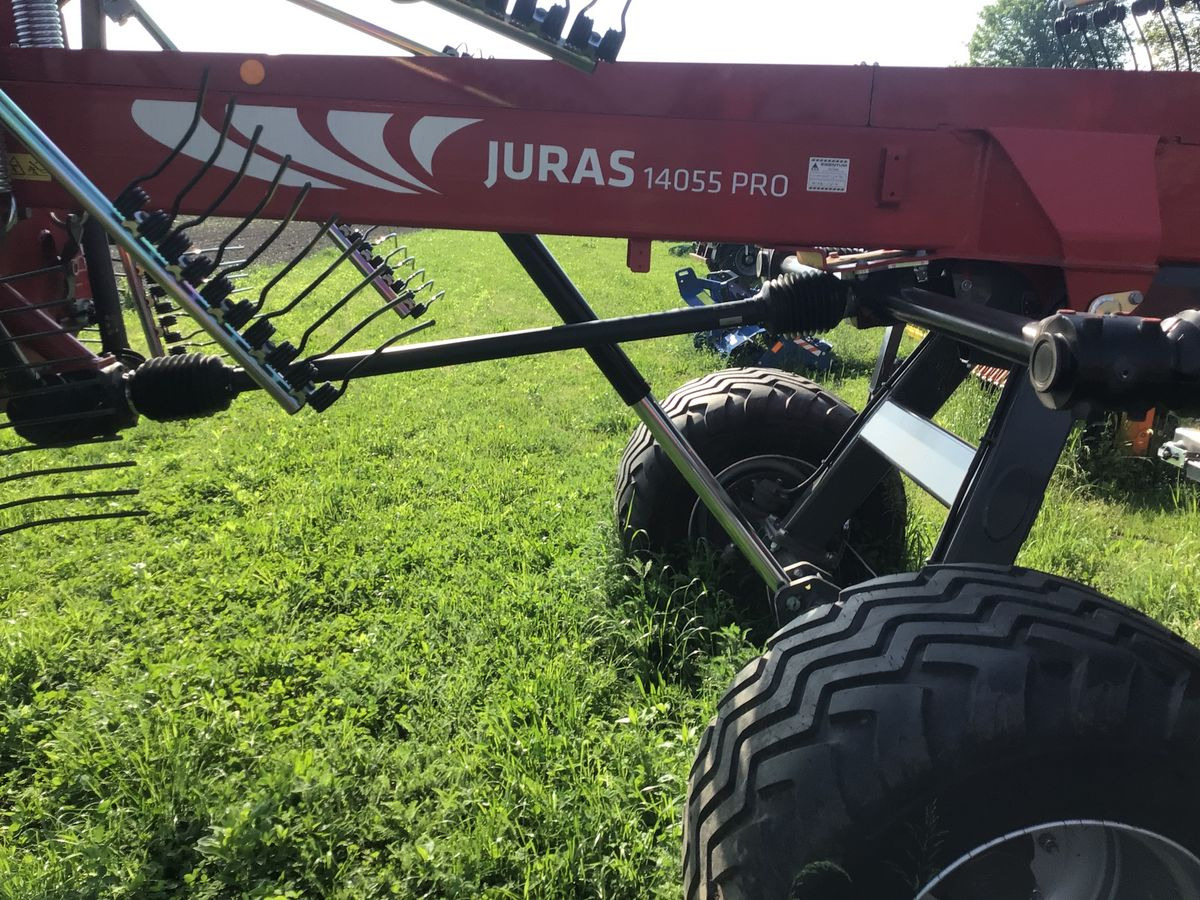 Fella Juras 14055 Pro - Szénaforgató: 3 kép. Fella Juras 14055 Pro - Szénaforgató: 3 kép.