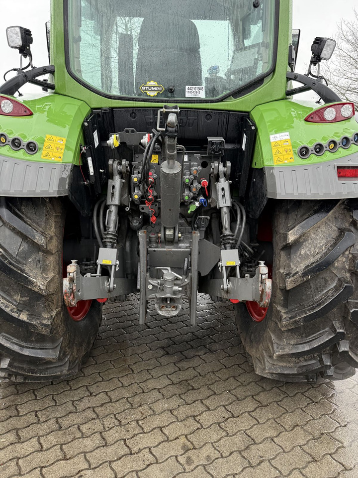 Fendt 516 Vario Profi+ FendtONE - Traktor: 3 kép. Fendt 516 Vario Profi+ FendtONE - Traktor: 3 kép.