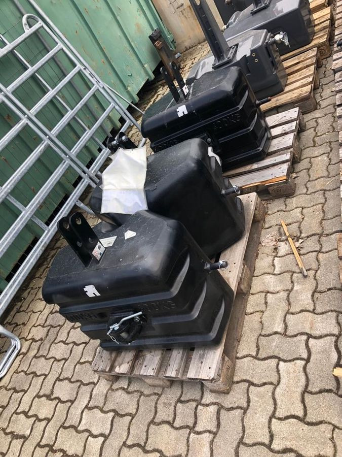 Fliegl - Ellensúly: 1 kép. Fliegl - Ellensúly: 1 kép.
