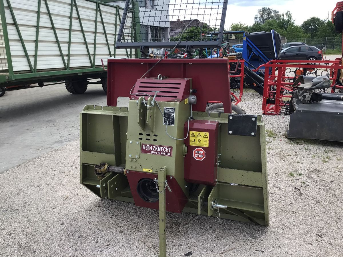Holzknecht HS 650 - Csörlő - Erdészeti gép: 1 kép. Holzknecht HS 650 - Csörlő - Erdészeti gép: 1 kép.