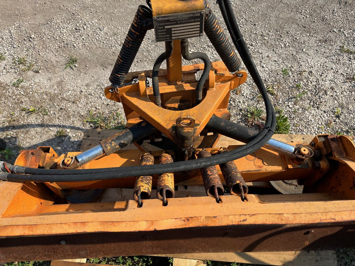 Kronberger Junior 180 - Hóeke - Többcélú/ Speciális jármű: 4 kép. Kronberger Junior 180 - Hóeke - Többcélú/ Speciális jármű: 4 kép.