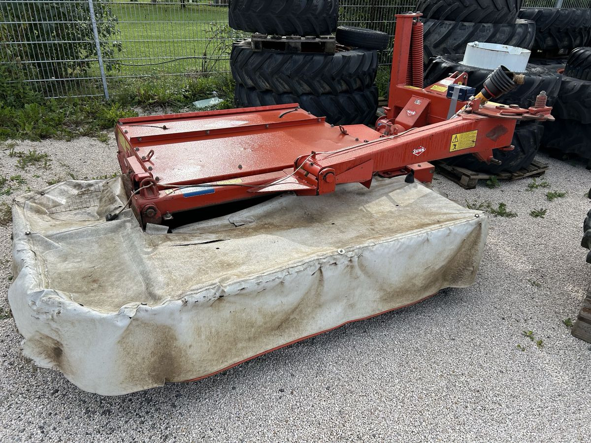Kuhn - Fűkasza: 3 kép. Kuhn - Fűkasza: 3 kép.
