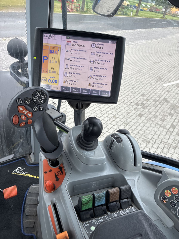 New Holland T7.190 Standard - Traktor: 2 kép. New Holland T7.190 Standard - Traktor: 2 kép.