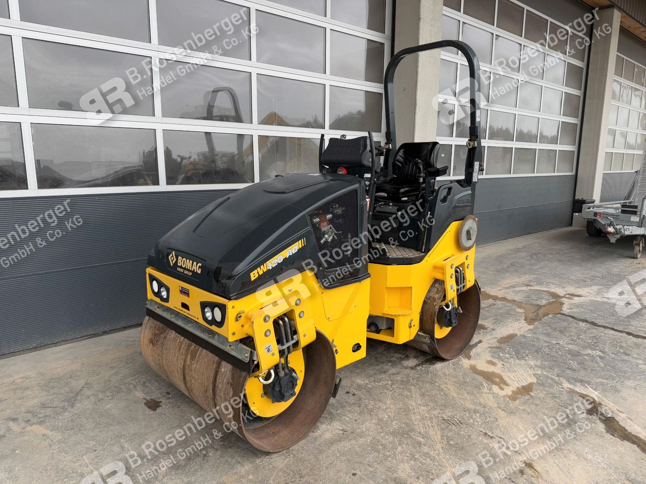 BOMAG BW120 AD-5 KSG Tandemwalze / nur 760h / BJ2015 - Úthenger: 1 kép. BOMAG BW120 AD-5 KSG Tandemwalze / nur 760h / BJ2015 - Úthenger: 1 kép.