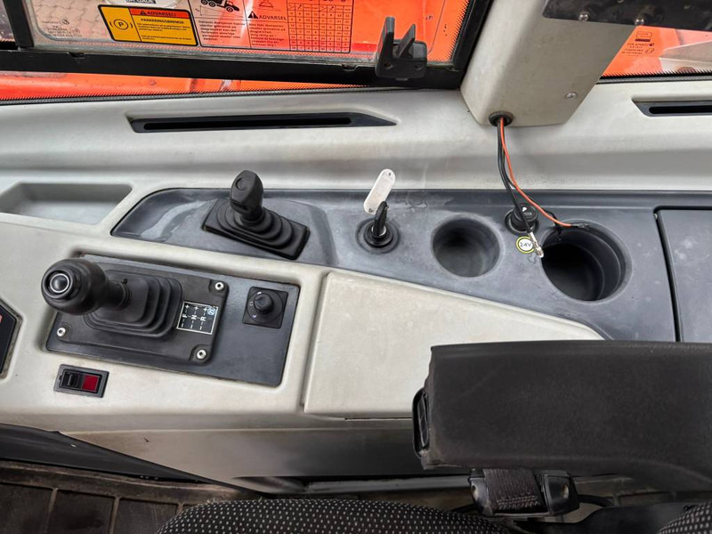 Csuklós dömper Doosan DA 30: 8 kép.