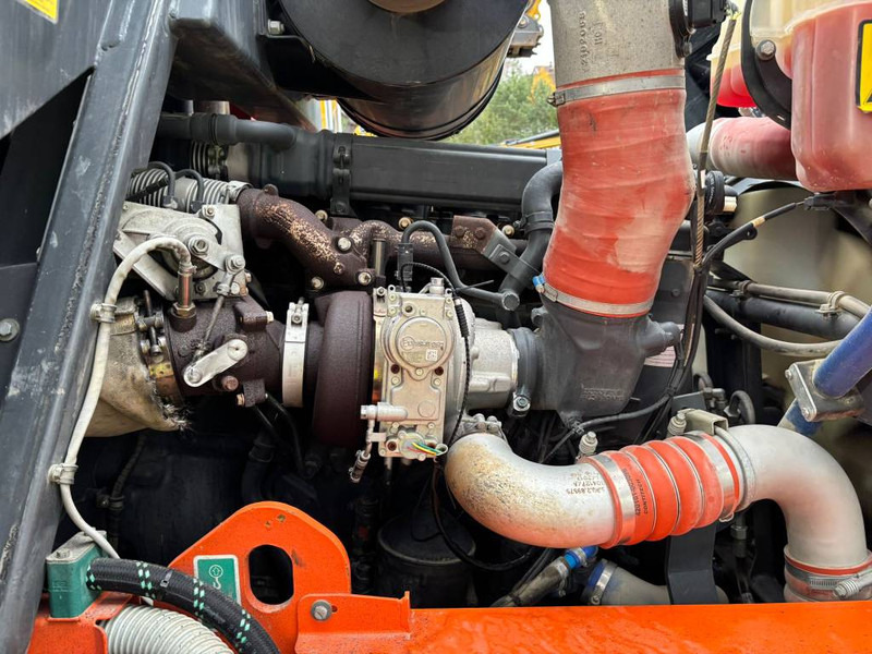 Csuklós dömper Doosan DA 30: 13 kép.