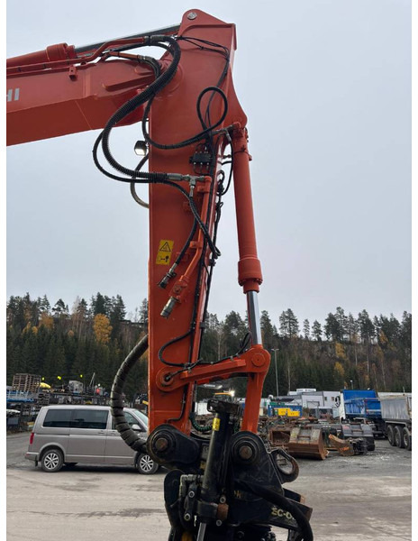 Gumikerekes kotró Hitachi ZX 145 W-6: 17 kép. Gumikerekes kotró Hitachi ZX 145 W-6: 17 kép.