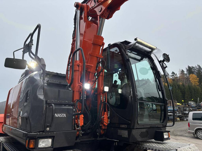 Gumikerekes kotró Hitachi ZX 145 W-6: 18 kép. Gumikerekes kotró Hitachi ZX 145 W-6: 18 kép.