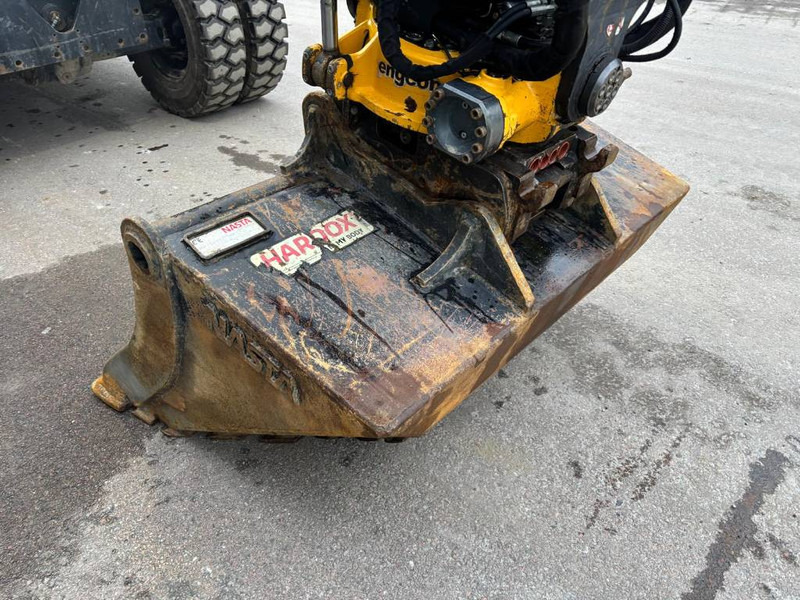 Gumikerekes kotró Hitachi ZX 145 W-6: 8 kép. Gumikerekes kotró Hitachi ZX 145 W-6: 8 kép.