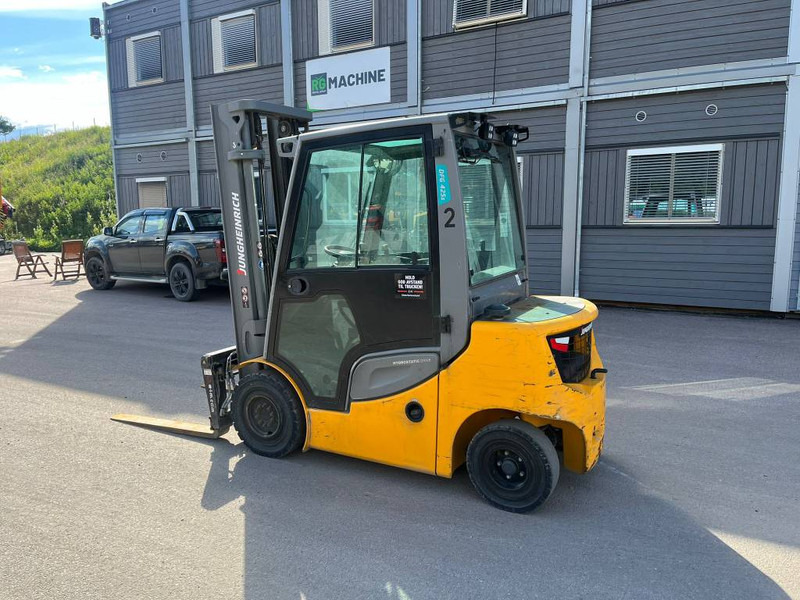 Jungheinrich DFG 425 S - Dízel targonca: 3 kép. Jungheinrich DFG 425 S - Dízel targonca: 3 kép.