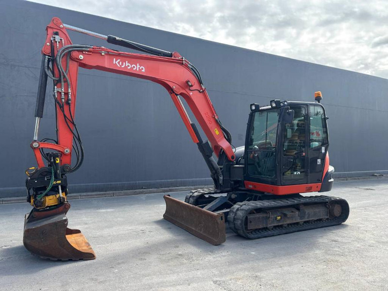 Kubota KX 080-4 - Minikotró: 1 kép. Kubota KX 080-4 - Minikotró: 1 kép.