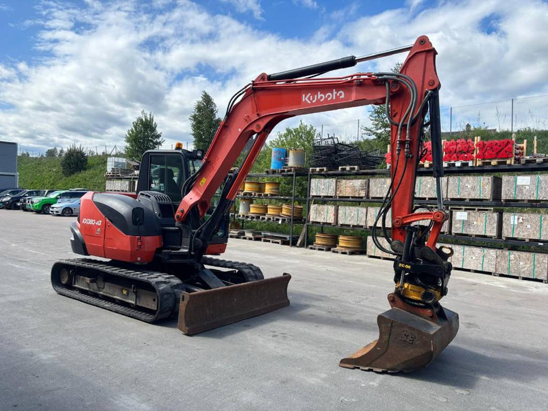 Kubota KX 080-4 - Minikotró: 2 kép. Kubota KX 080-4 - Minikotró: 2 kép.