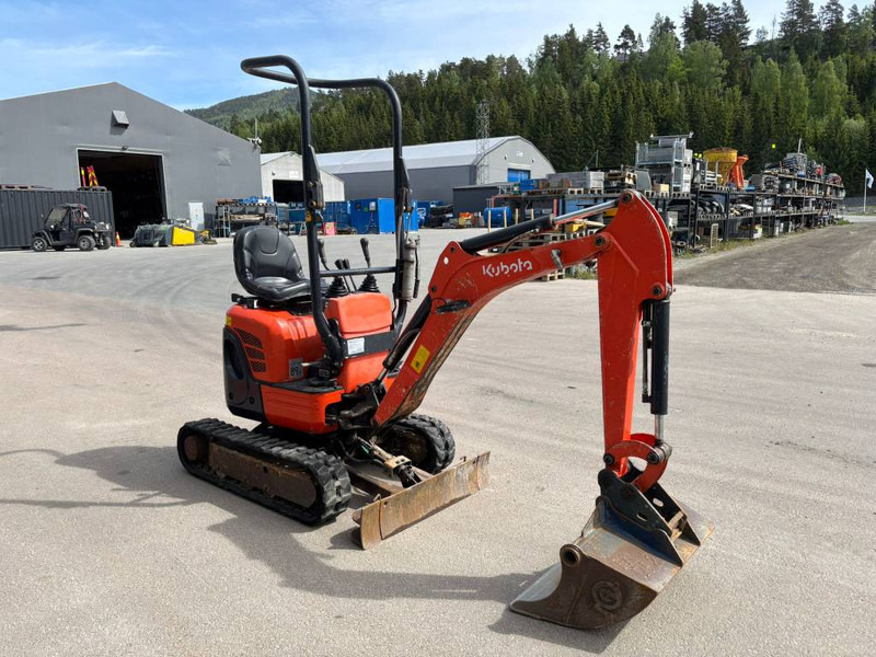 Kubota U 10-3 G - Minikotró: 2 kép. Kubota U 10-3 G - Minikotró: 2 kép.