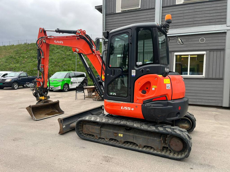 Kubota U 55-4 - Minikotró: 2 kép. Kubota U 55-4 - Minikotró: 2 kép.