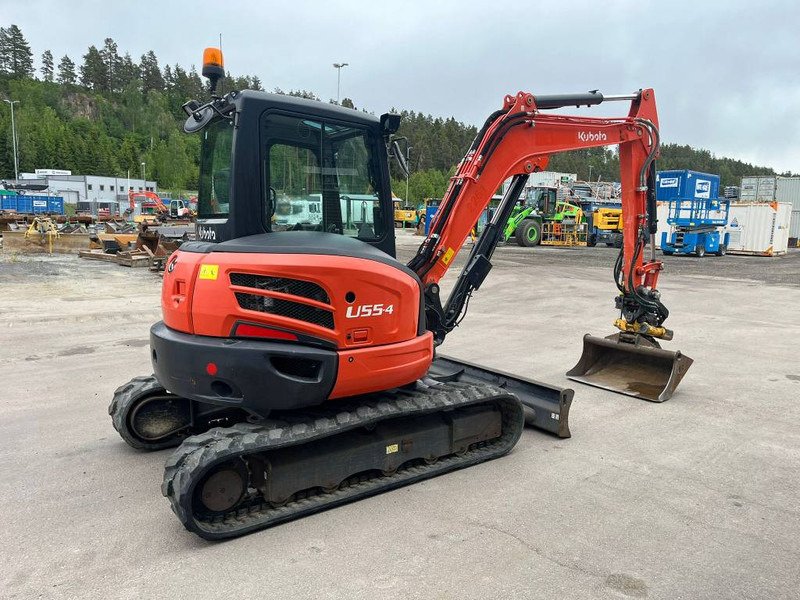 Kubota U 55-4 - Minikotró: 4 kép. Kubota U 55-4 - Minikotró: 4 kép.