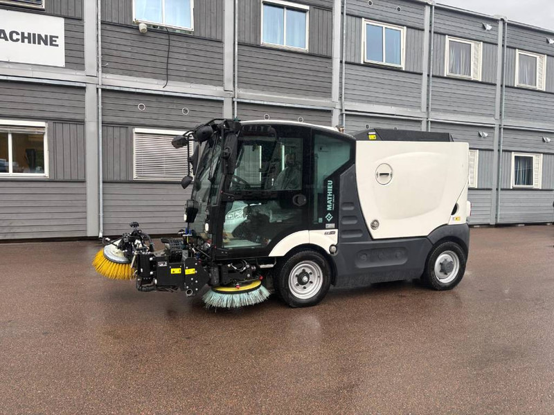Mathieu MC-210 Azura Flex Street Sweeper - Utcaseprő gép: 1 kép. Mathieu MC-210 Azura Flex Street Sweeper - Utcaseprő gép: 1 kép.