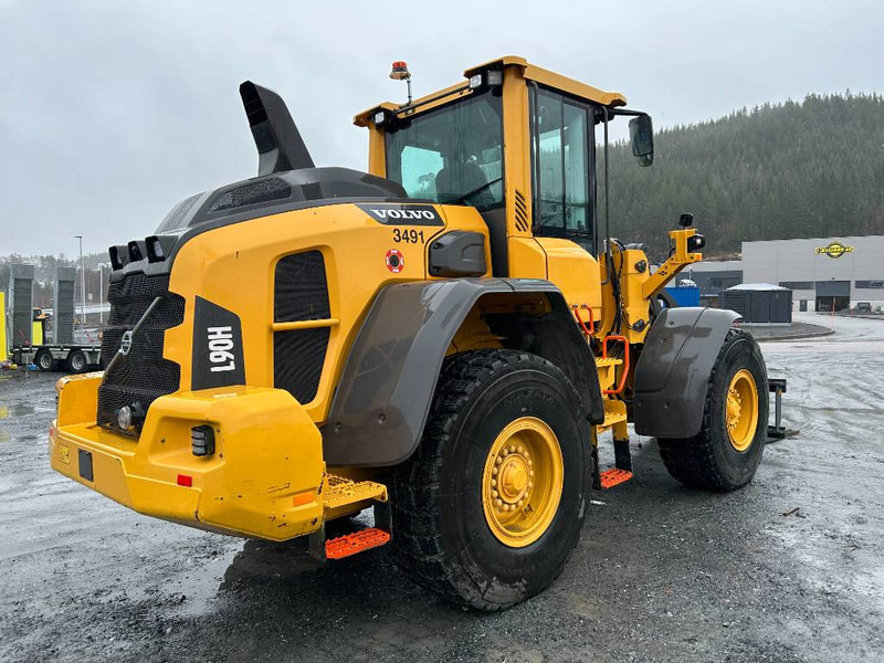 SOLD ! Volvo L 90 H - Gumikerekes homlokrakodó: 4 kép. SOLD ! Volvo L 90 H - Gumikerekes homlokrakodó: 4 kép.