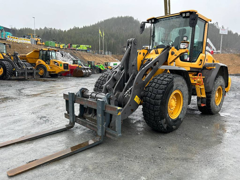 SOLD ! Volvo L 90 H - Gumikerekes homlokrakodó: 1 kép. SOLD ! Volvo L 90 H - Gumikerekes homlokrakodó: 1 kép.